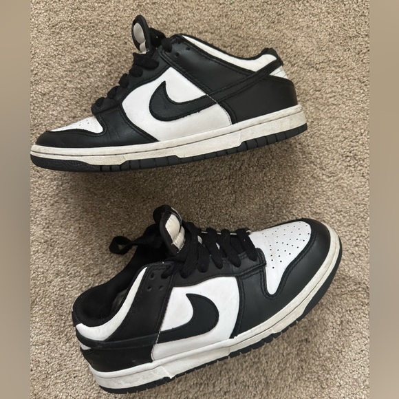 The Nike Dunk Low is an easy score for your closet. This mid-‘80s hoops icon - Picture 1 of 16